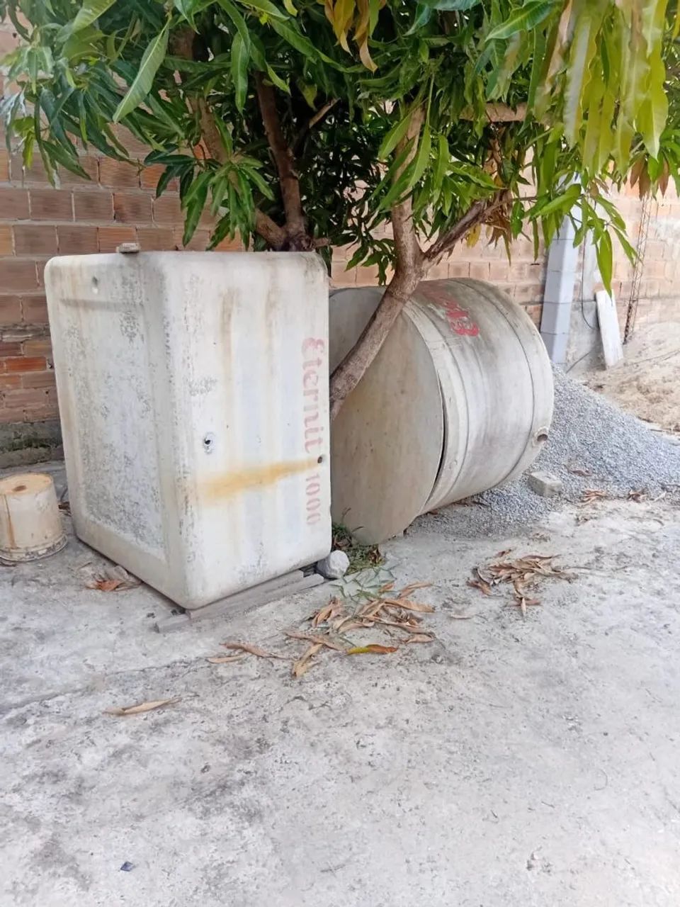 2 caixas d'água Eternit 1000l - Foto 3