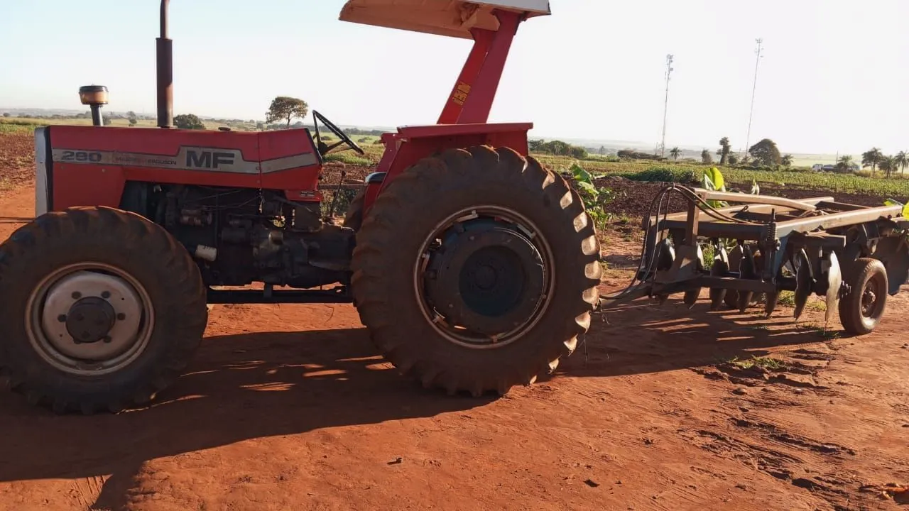 Trator Massey Ferguson 290 tracado niveladora intermediáriaria 36 disco mais grade