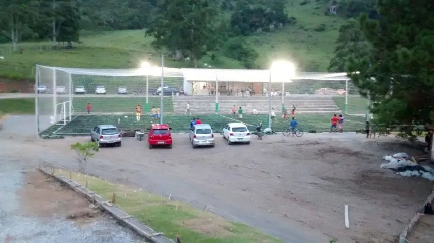  Campo de Futebol com Grama Sintética - Padrão FIFA