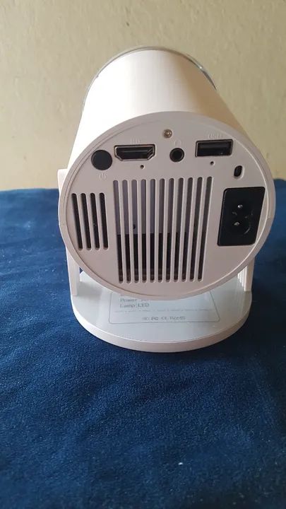 Mini Projetor HY300 Branco 110V/220V Android 11. - Foto 6