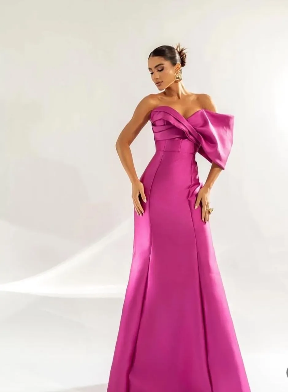 Vestido de festa longo rosa com detalhe de laço