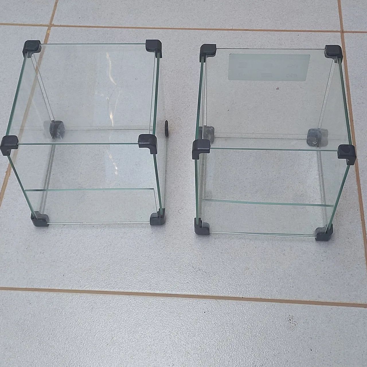 Vende se 2 baleiro de vidro 