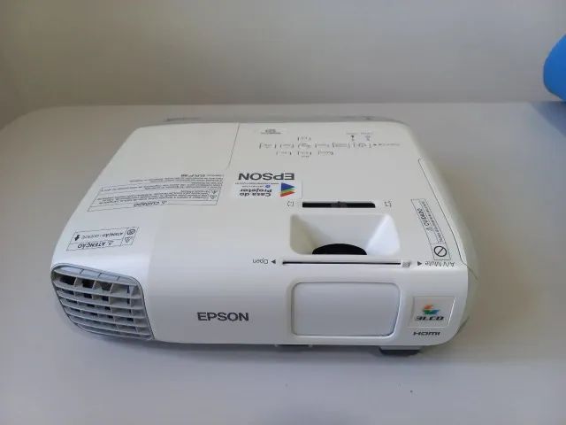 Projetor Epson S27 revisado com pouco tempo de uso e Brinde