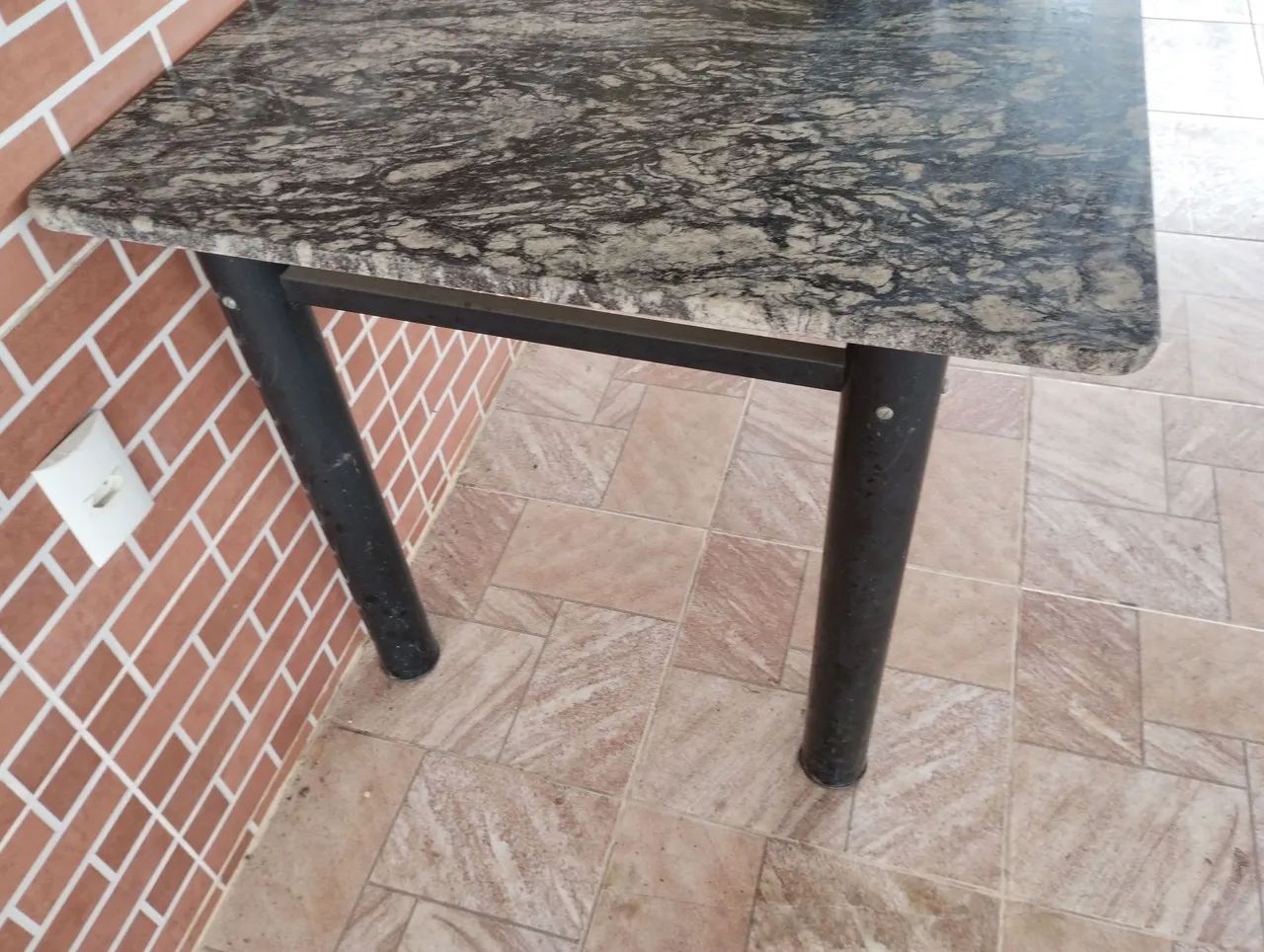 Mesa de granito  sem cadeiras pesada ótimo estado usada Alt 78 largura 80 comp 1,40 - Foto 5