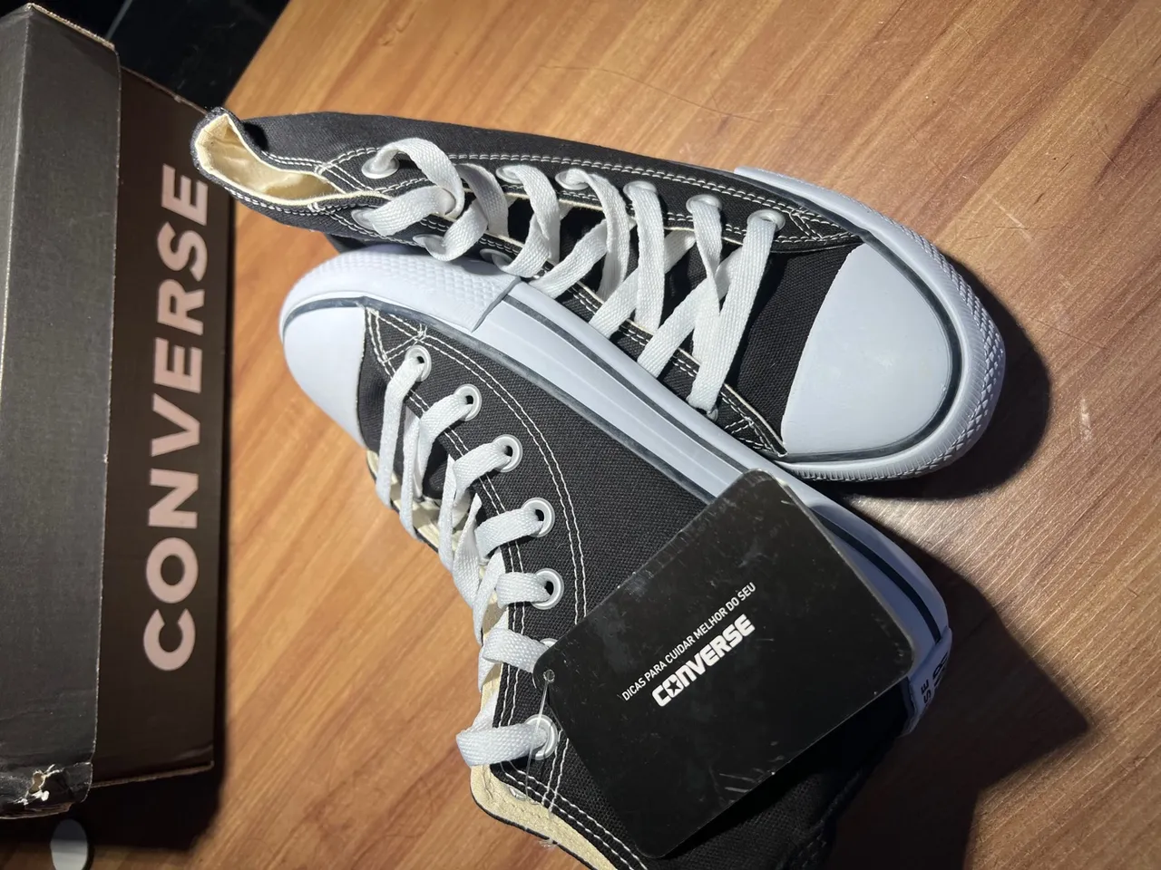 Tênis All Star Cano alto com defeito de fábrica promoção 37 numeração 