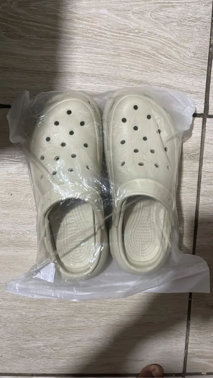 Sandálias Crocs Bege