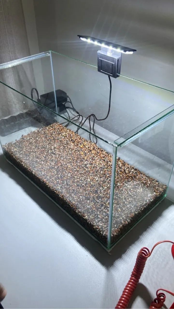 Aquário 18l + bomba 200l/h