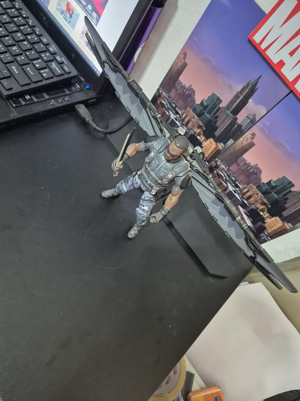 Falcão negro marvel legends  - Foto 3