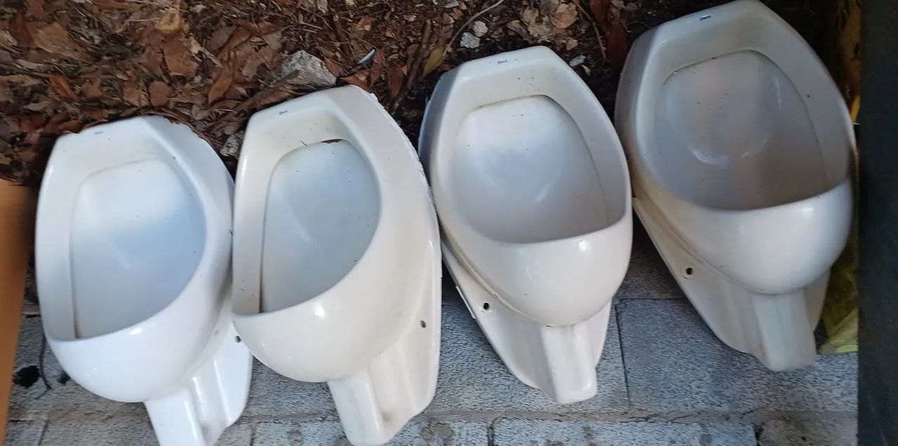 4 Urinol de Porcelana Deca - Usados /// R$250,00 cada 
