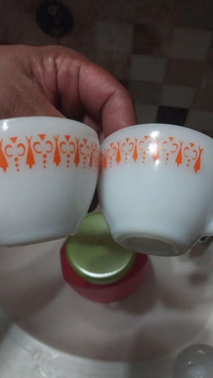 6 Xicaras termo ray e colorex  troco por  lote de bonecas barbies sapatinhos e roupinhas  - Foto 2