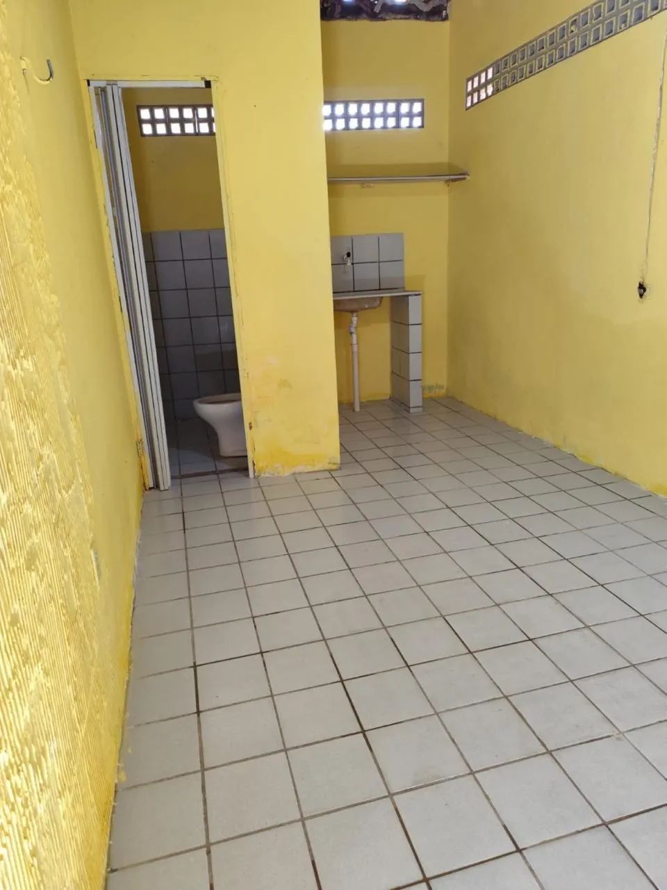 ALUGO QUITINETES ( Quarto + WC + Pia ) - Foto 2