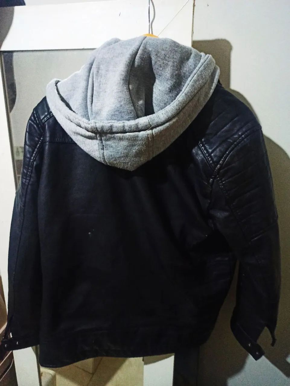 Jaqueta couro PU com capuz removível Capitan Exchange M - Foto 2