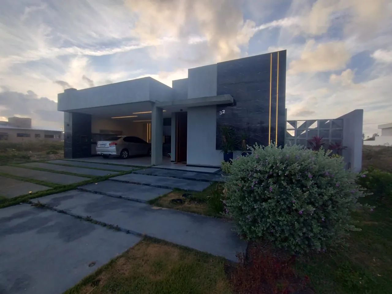 Casa pé na areia em condomínio 