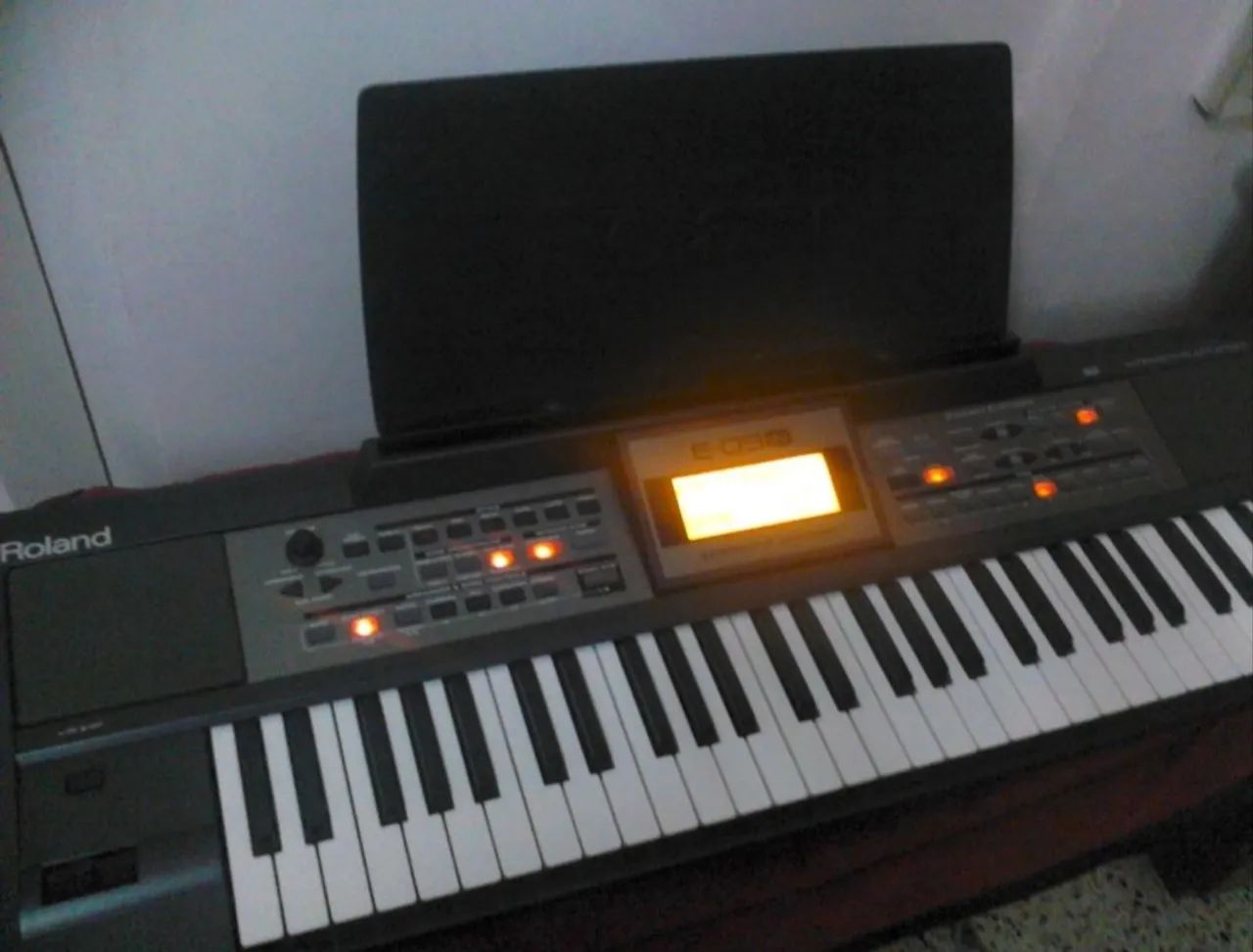 Teclado Arranjador Roland E-09 - Foto 3
