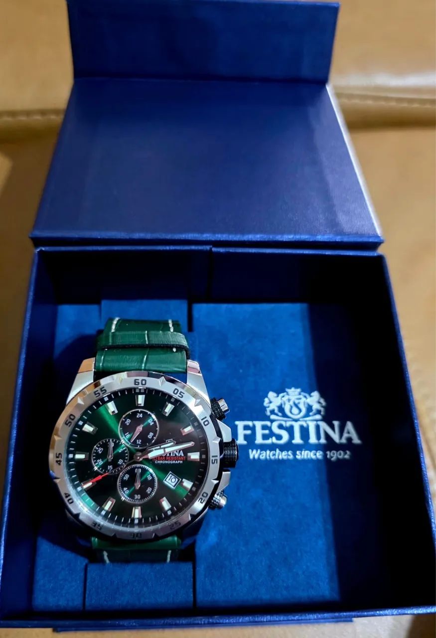 Relógio Festina verde com pulseira de couro 
