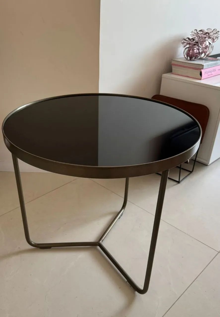 Mesinha de centro com tampo de vidro preto - Foto 2