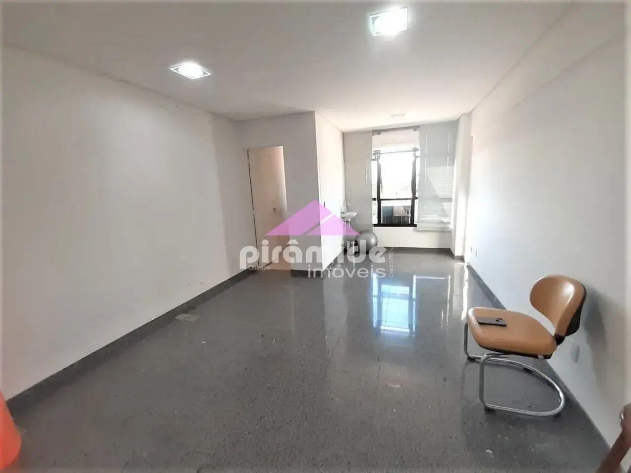 Sala Comercial para Venda R$ 267.000,00 e locação R$ 1.300,00 no Jardim Esplanada em São J