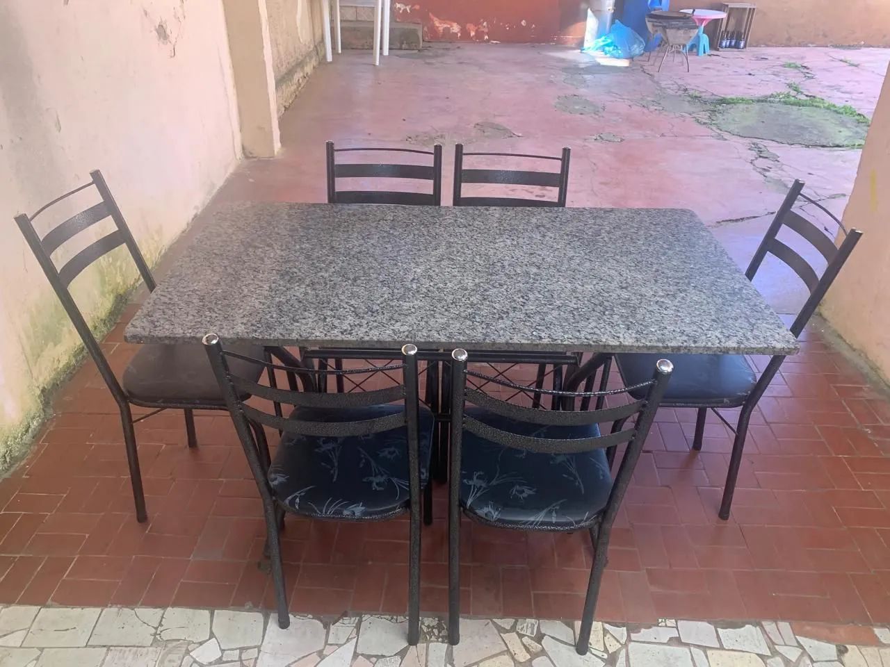Jogo de mesa completo com 6 cadeiras em ótimo estado  - Foto 4
