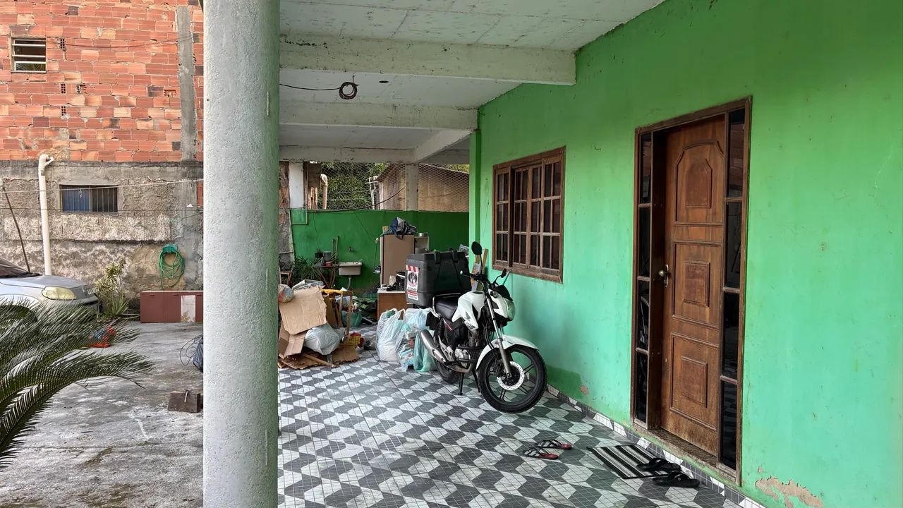 VENDO 02 CASAS AMBAS COM VARANDA E GARAGEM E UM QUINTAL ENORME - Foto 2