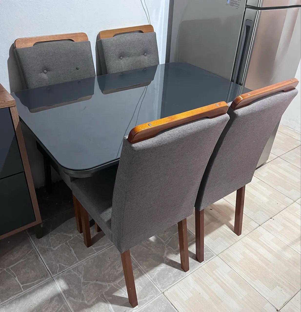 Mesa de vidro completa com 4 cadeiras