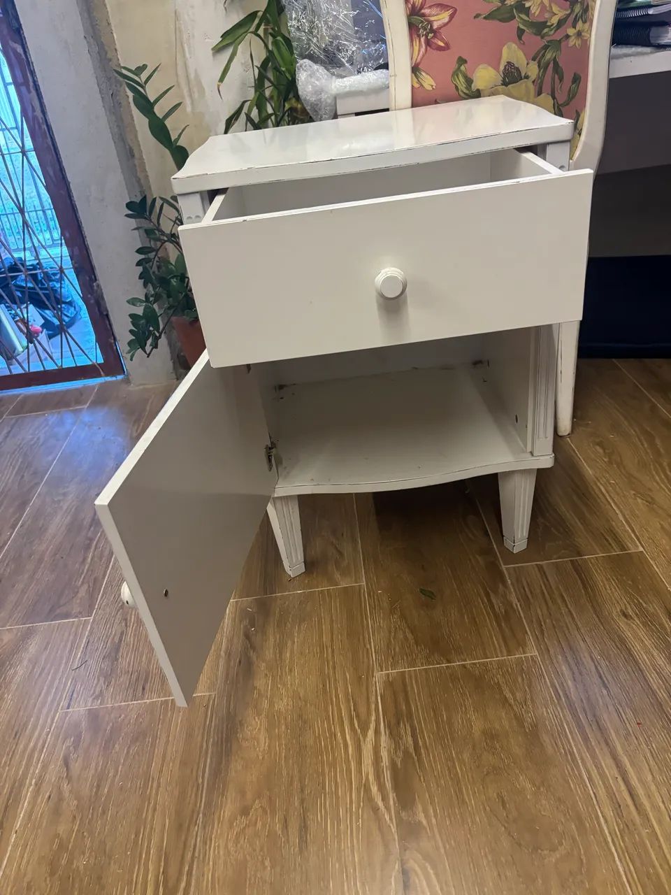 Vendo mesa de cabeceira 