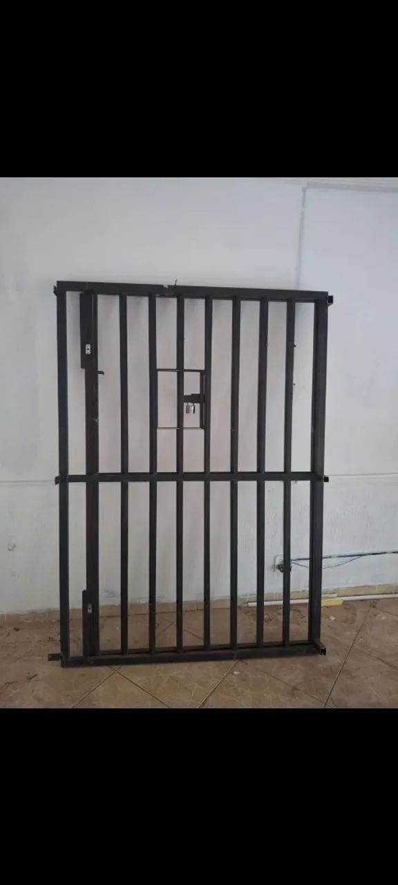 Vendo grade de ferro, para frente de comércio