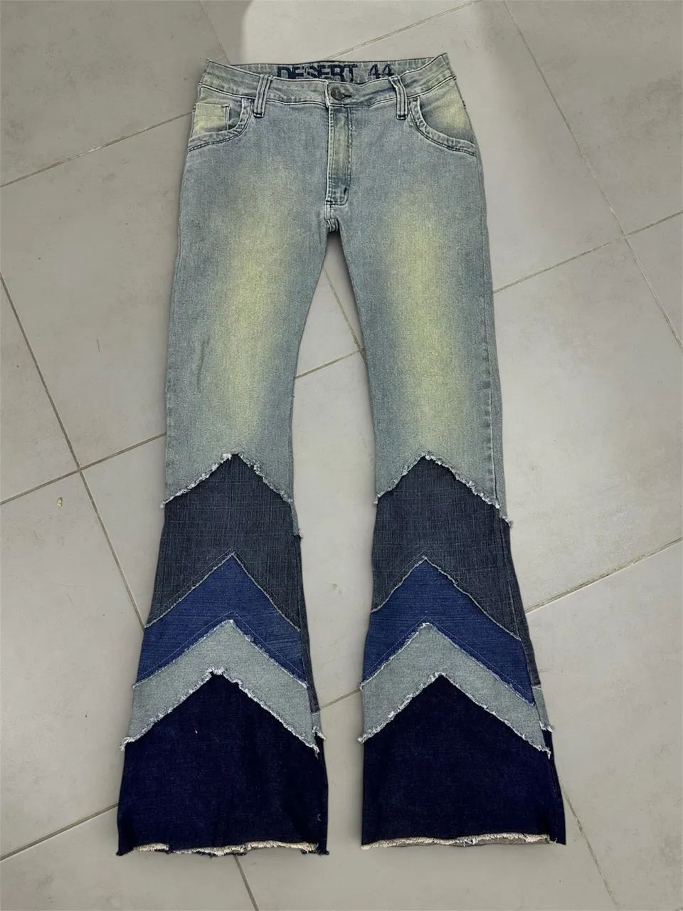 Calça Jeans Flare Customizada - Patchwork Geométrico Autoral