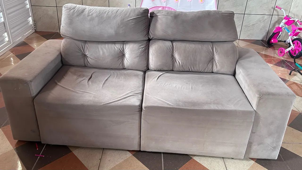 SOFÁ RETRÁTIL E RECLINÁVEL À VENDA