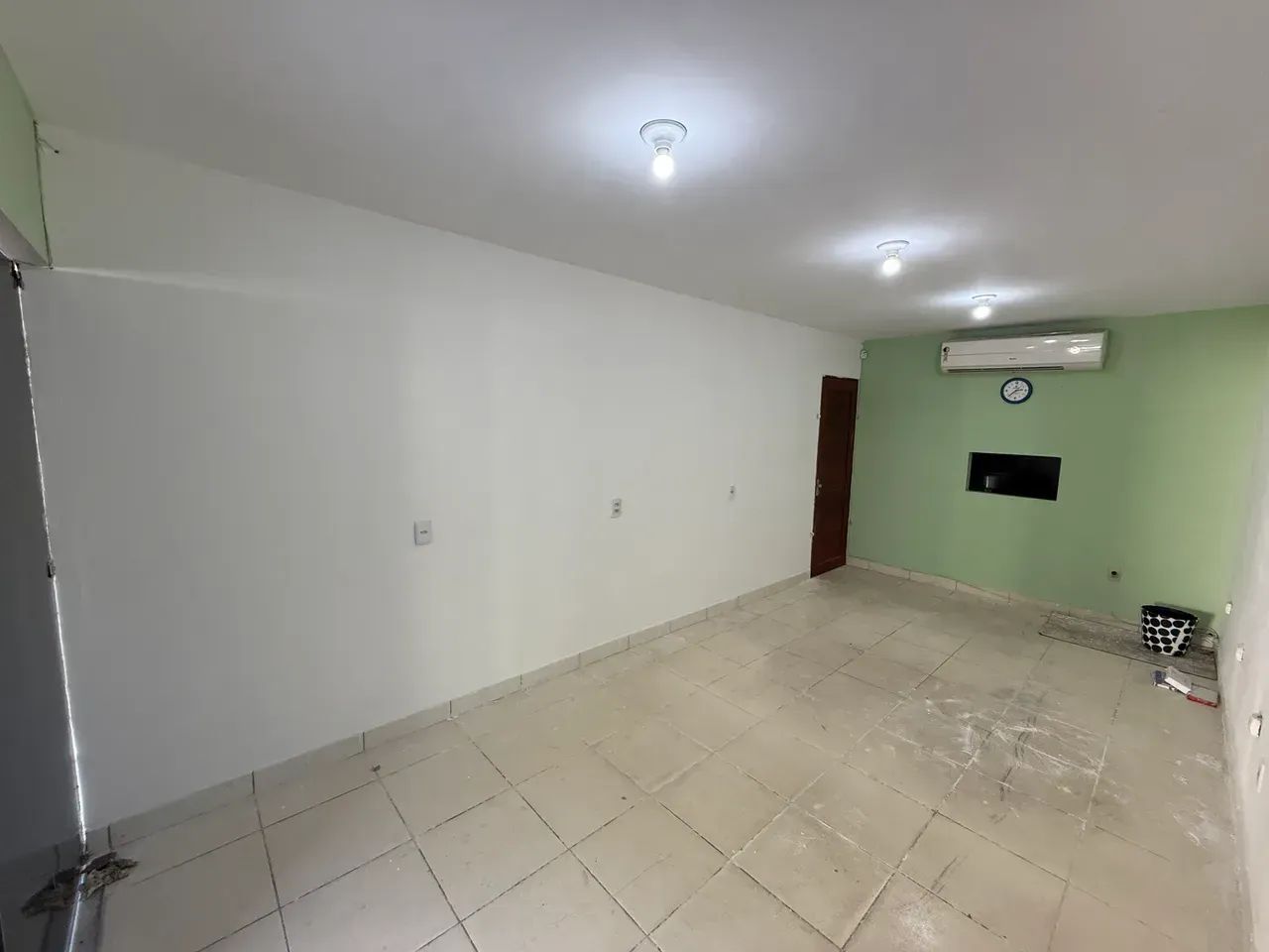 Alugo Ponto Comercial + Sala com Banheiro - Av. 06 - Foto 2