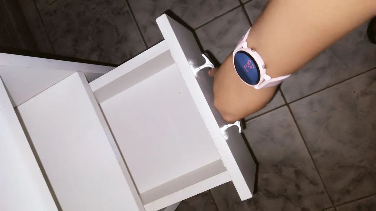 Mesa linda multi uso com rodinhas perfeitas para utilizar como quiser - Foto 4