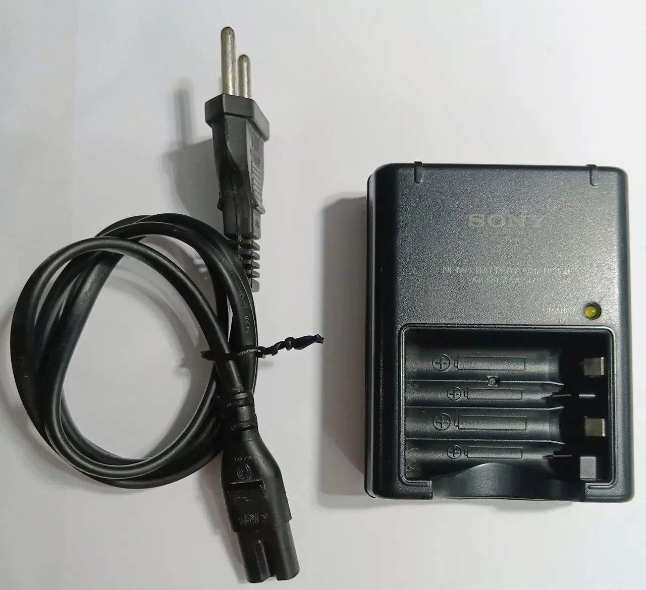 Carregador de pilhas original Sony AA e AAA