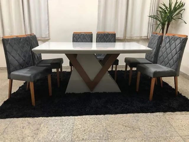 Mesa de Jantar 8 Cadeiras no Cinza com Tampo de Vidro