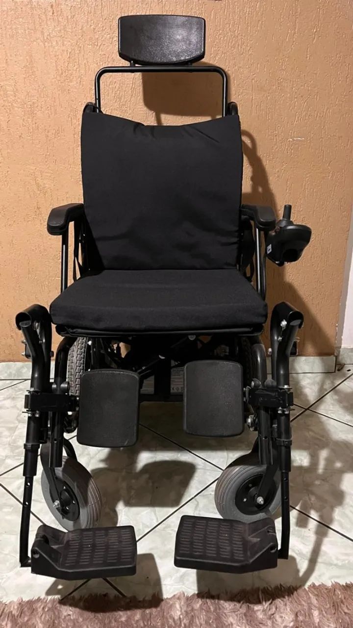 Cadeira de rodas motorizada Freedom, impecável e usada apenas 2 vezes - Foto 3