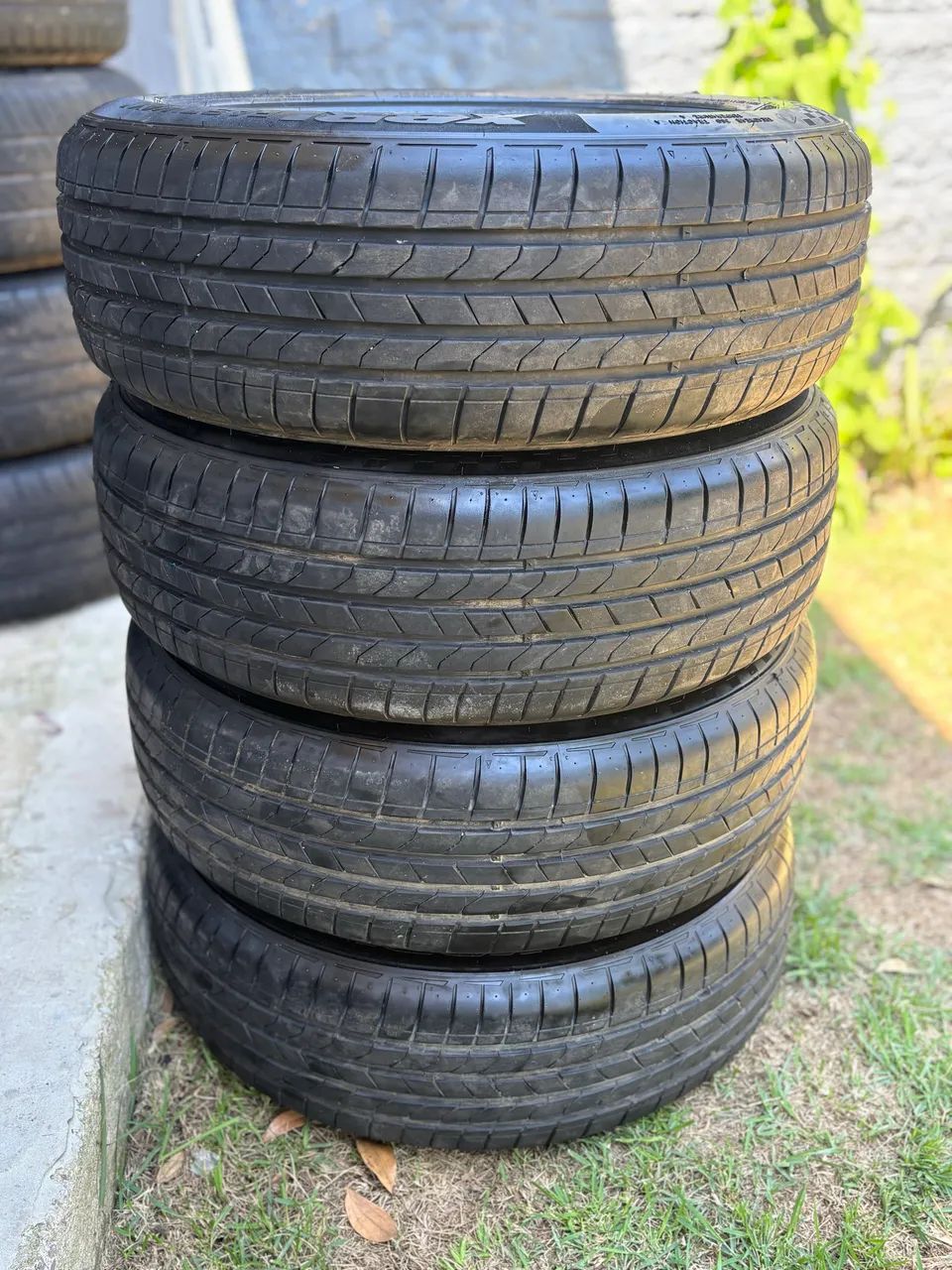 Jogo de Pneus 15 185-60 Praticamente Novos - Foto 2