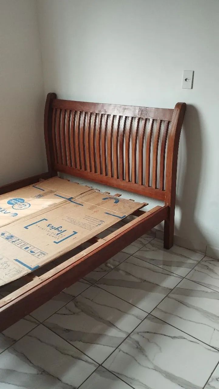 Vende-se cama de casal 