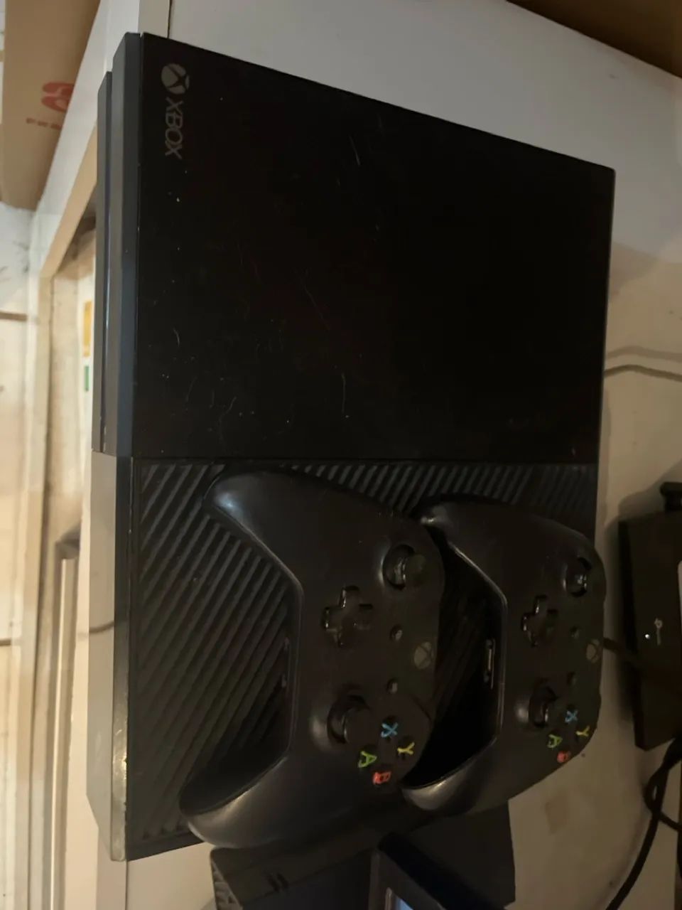 Xbox One com duas Manet  