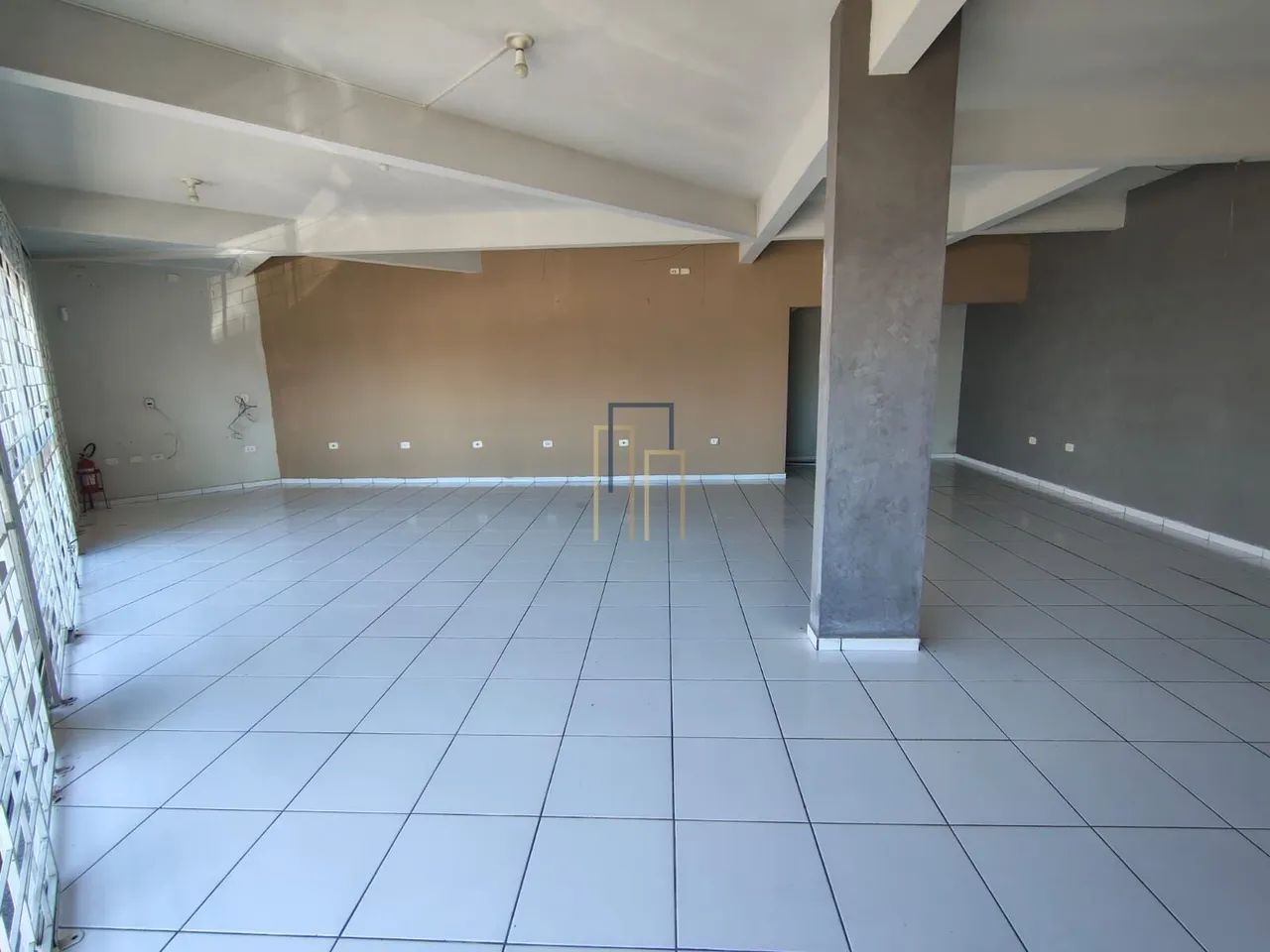 Sala comercial de esquina para locação com 90 m² no bairro Praça - Foto 4