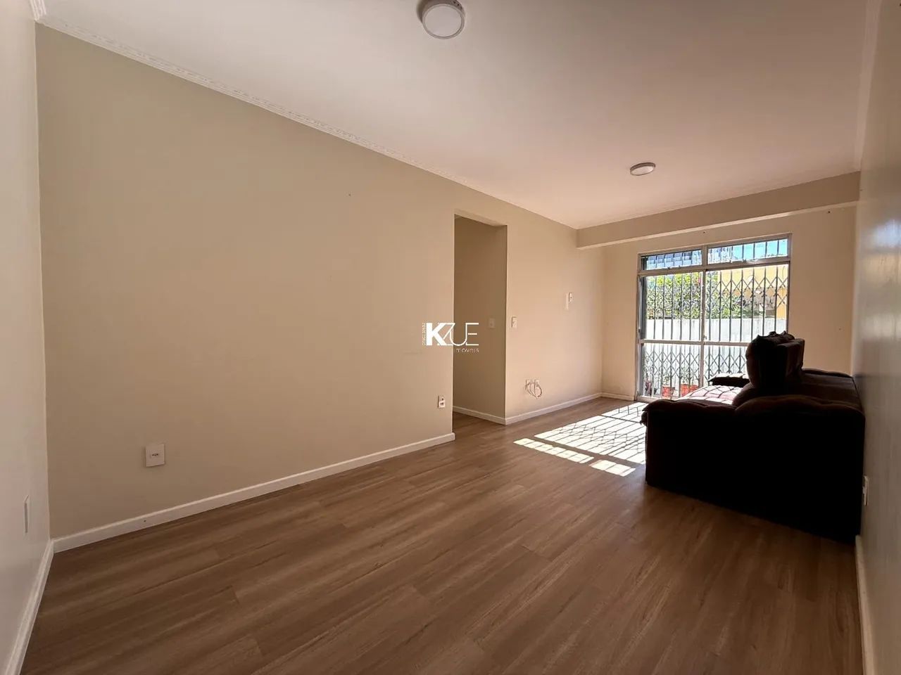 Apartamento à venda em Coqueiros, com 3 dormitórios e 1 vaga livre