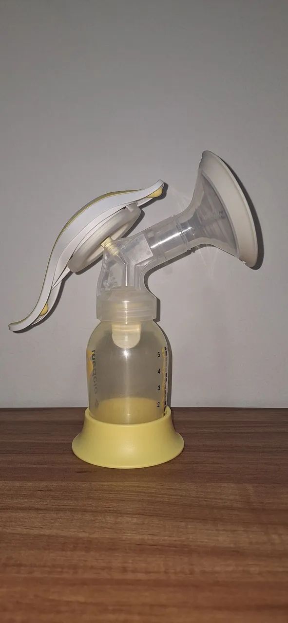 Vende-se - Bomba Extratora de Leite Manual Medela Harmony