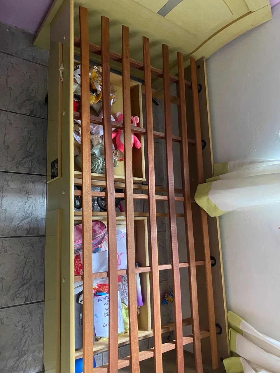 Cama de solteiro com gavetas em ótimo estado  - Foto 2