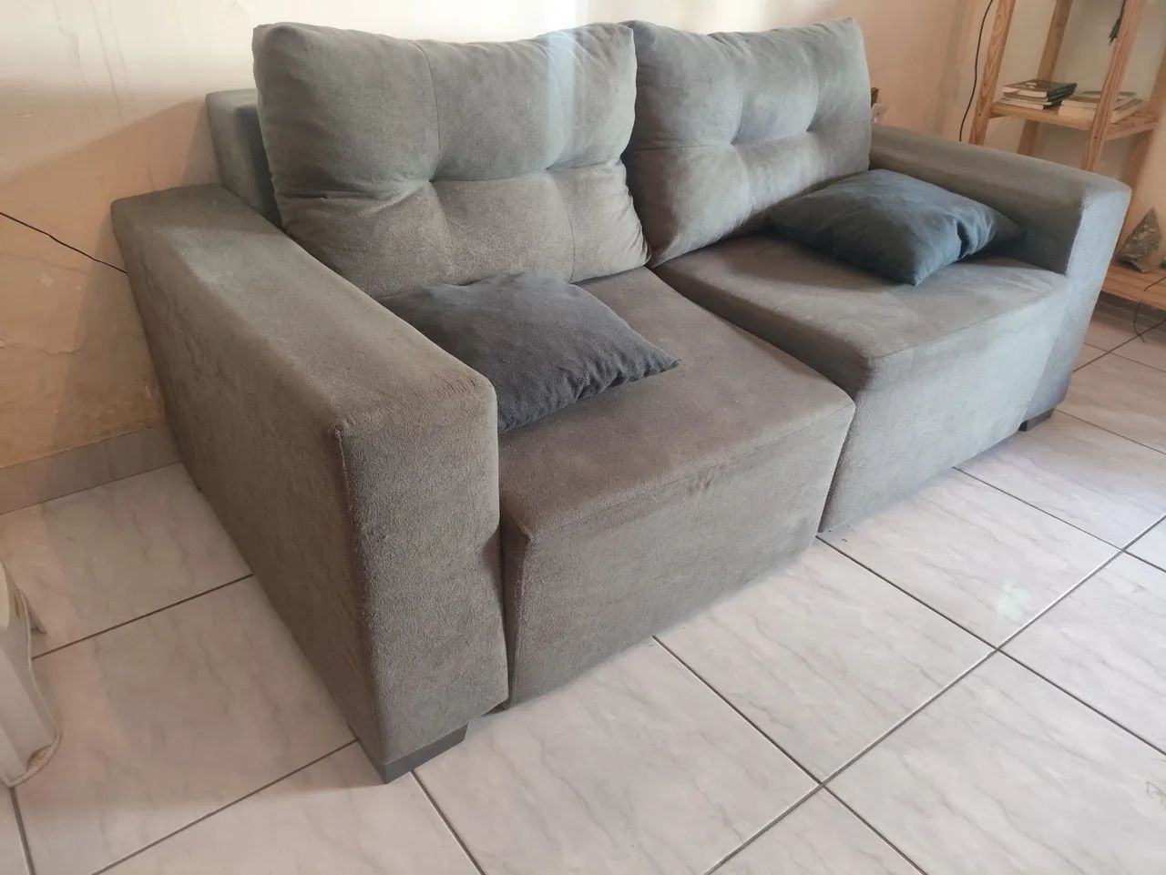 Sofá Retrátil e Reclinável 2 Lugares Suede Cinza 2,00m - Pouco Uso