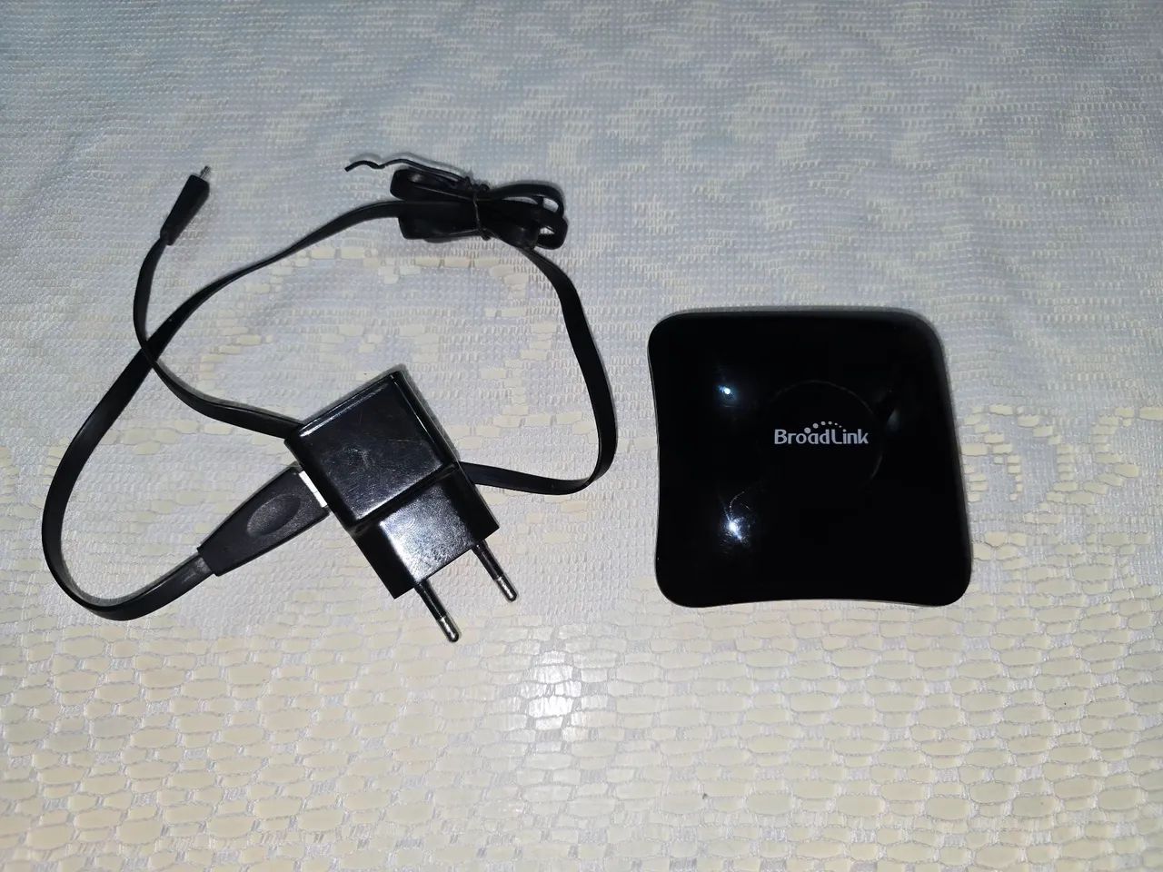BroadLink RM4 Pro - Controle Universal Inteligente IR + RF Wi-Fi