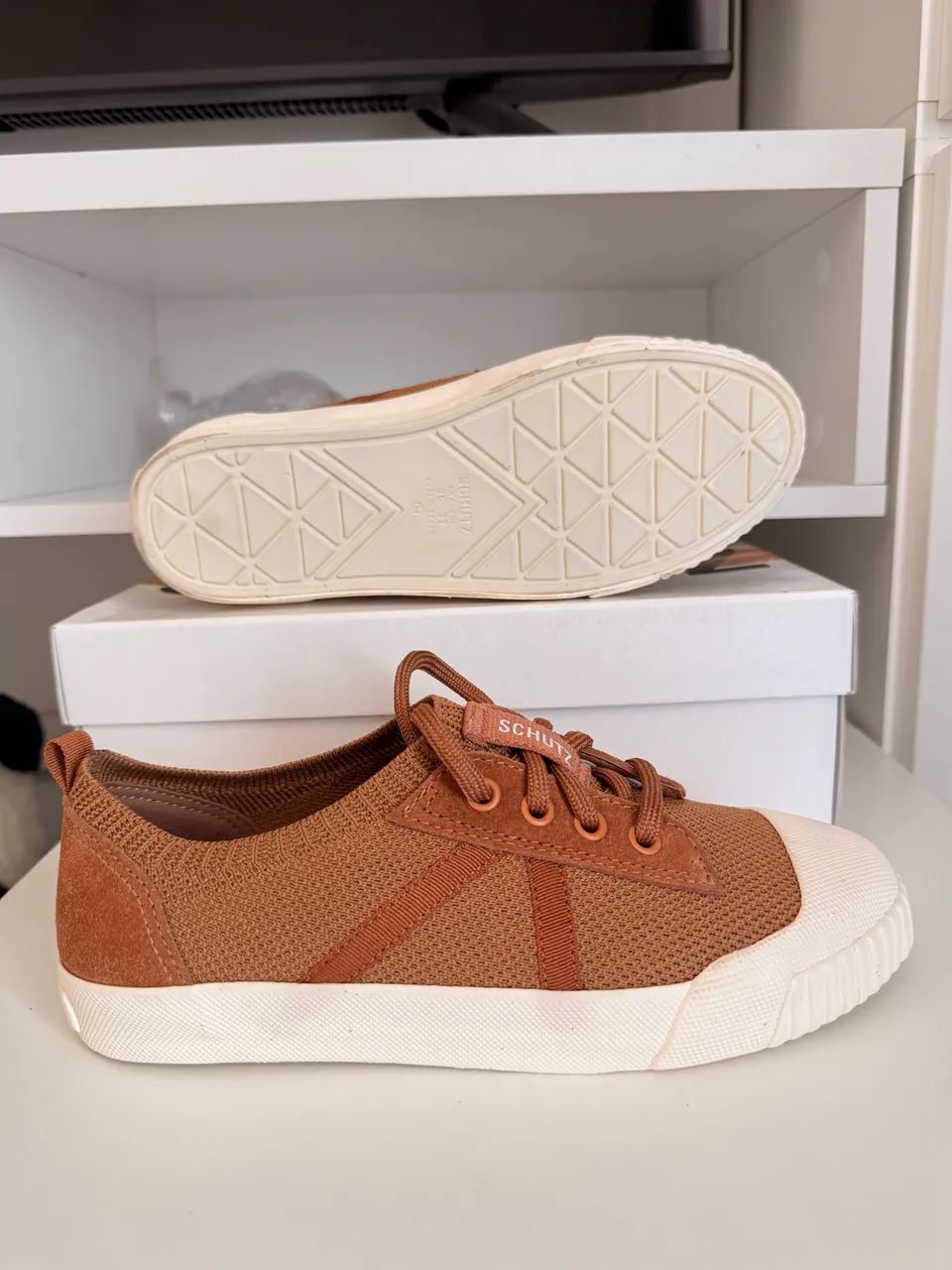 Tênis Schutz 35 novo  - Foto 4