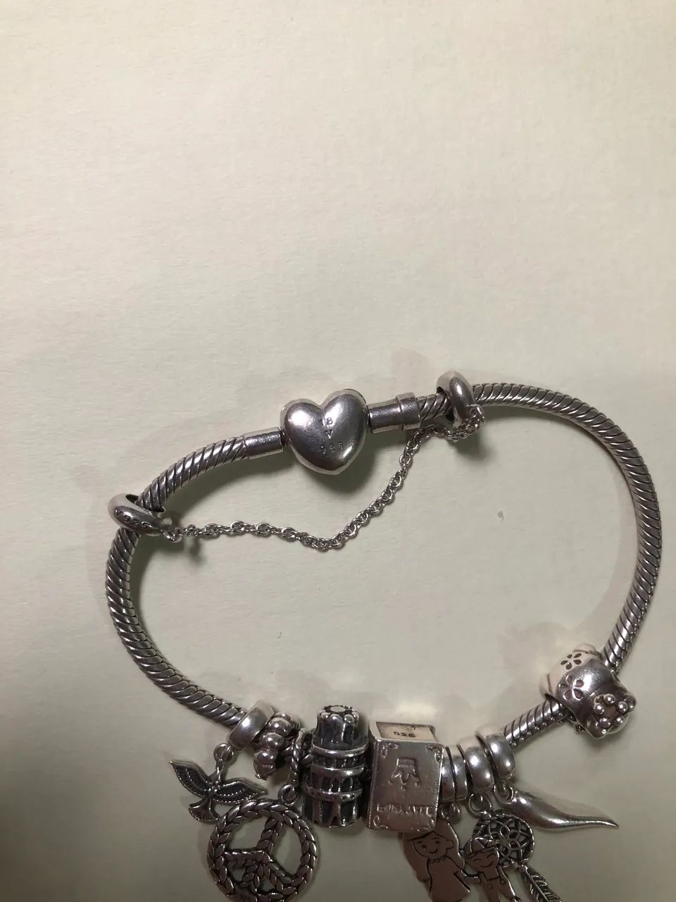 Pulseira vivara fecho coração 18cm com berloques  - Foto 4