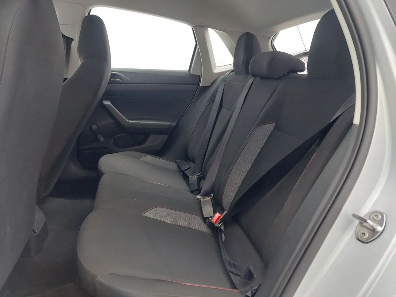 Volkswagen Polo Track 1.0 Flex 12V 5p, foto 17 de 18