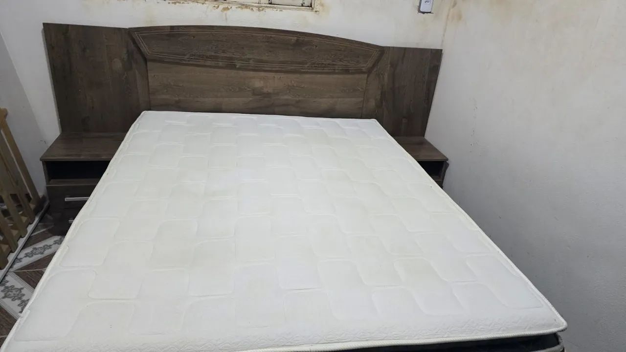 CAMA DE CASAL COM CABECEIRA, CRIADOS MUDOS, BOX E COLCHÃO 
