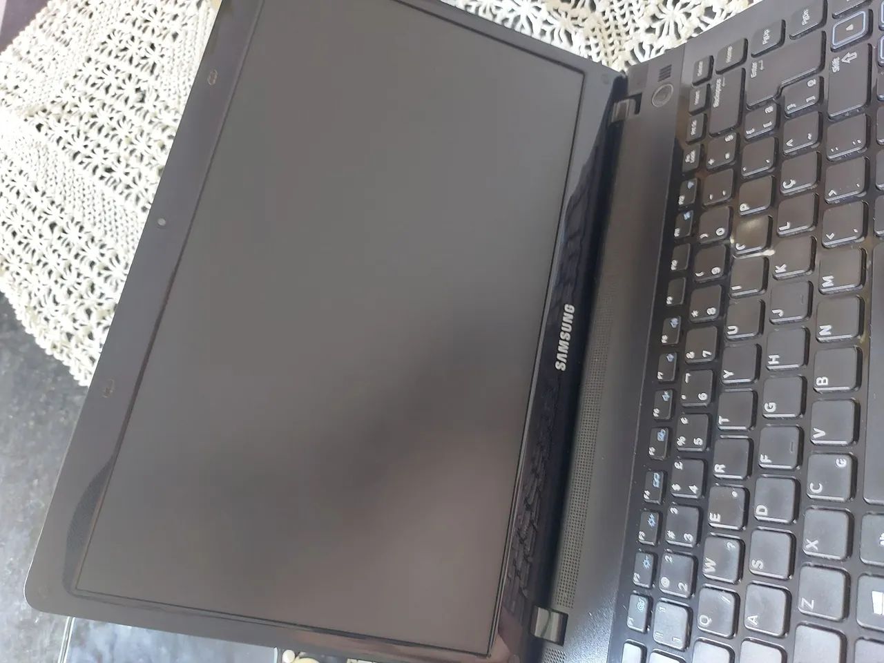 Notebook Samsung Core i3 / 2GB RAM / Windows 10 - Foto 3