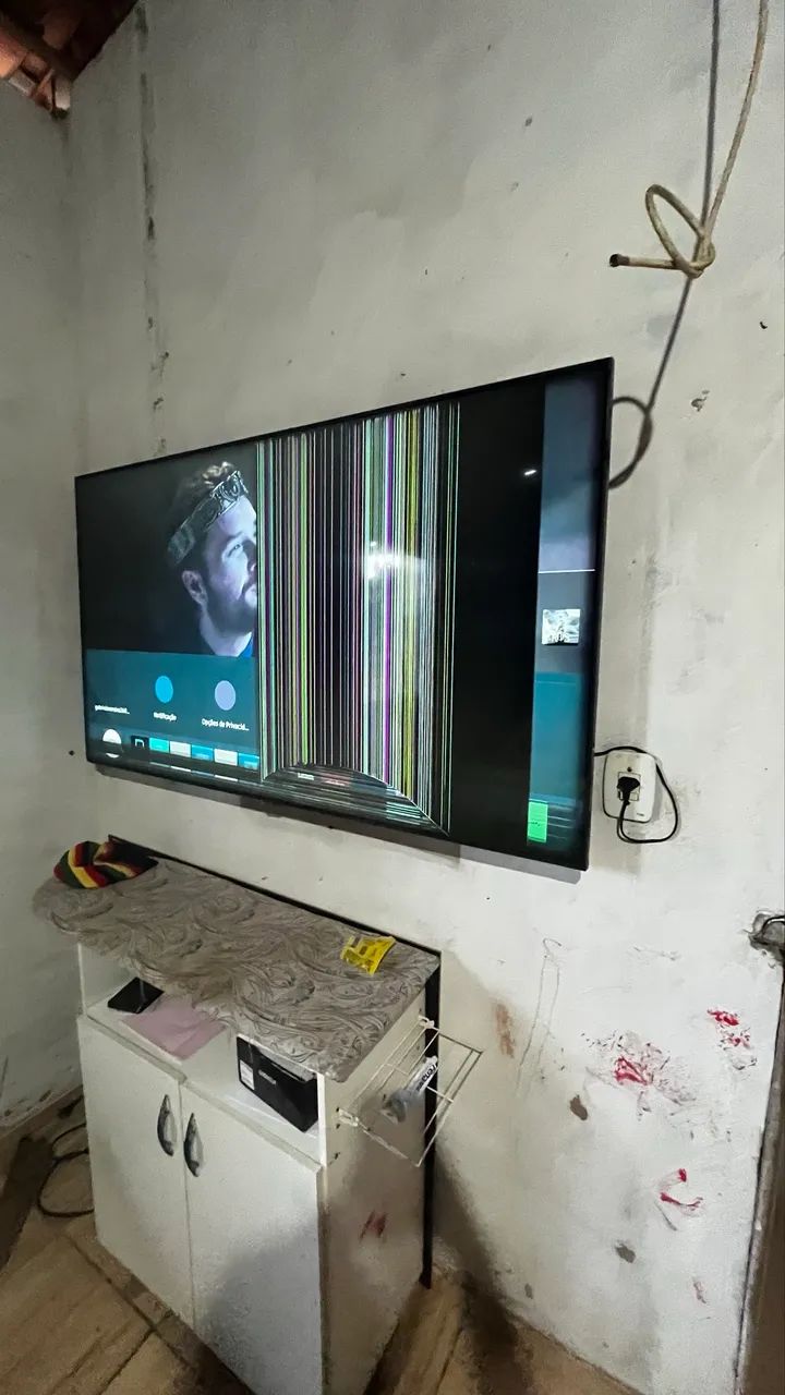 Televisão 65 - Foto 2
