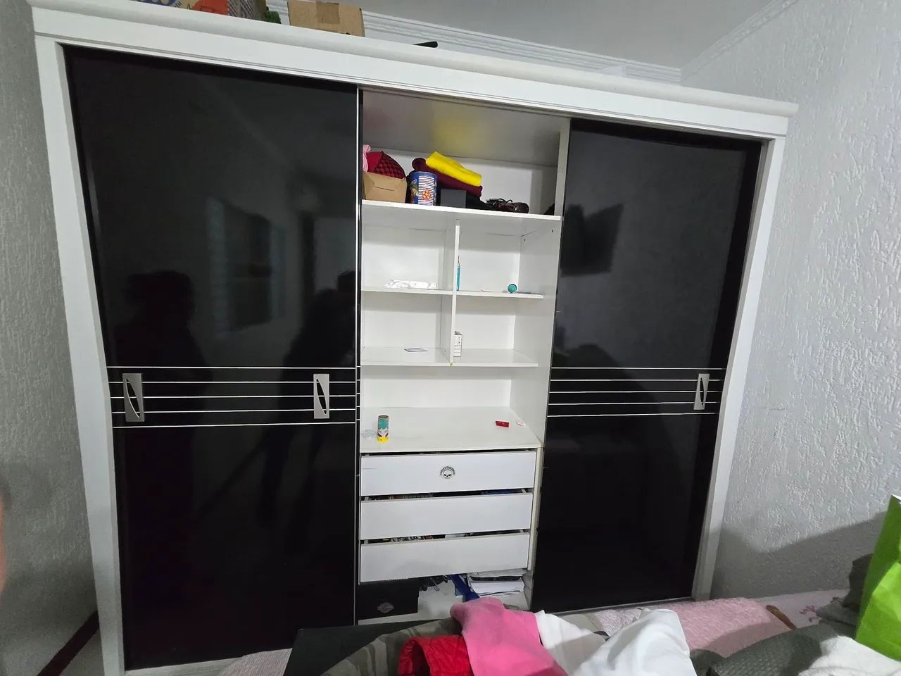 Conjunto de um  Guarda roupa e uma cômoda  da marca bartira muito conservada. - Foto 2
