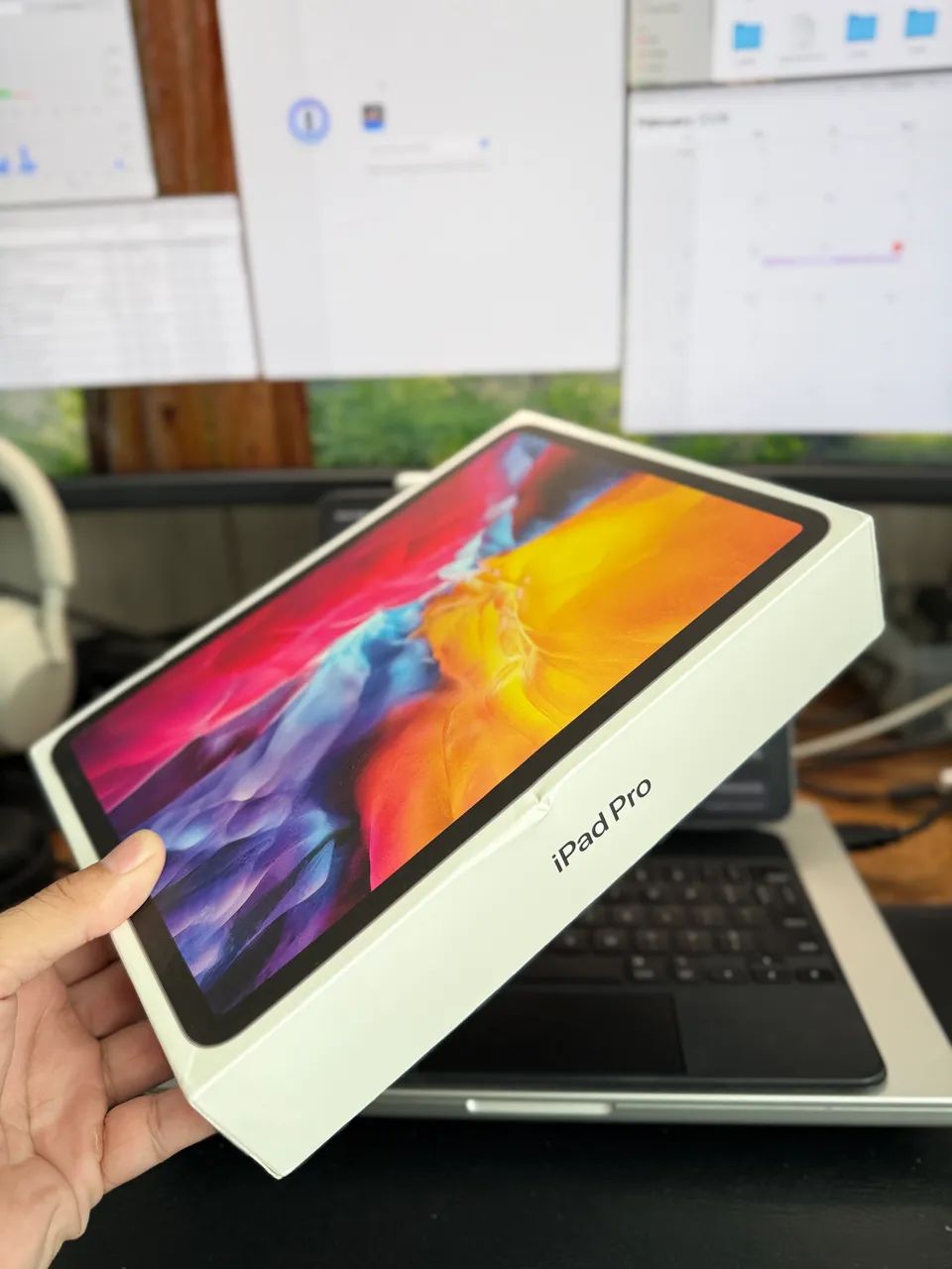iPad Pro 11 pol (2ª Ger) 128GB + Magic Keyboard Original + Caixa e Acessórios - Foto 2